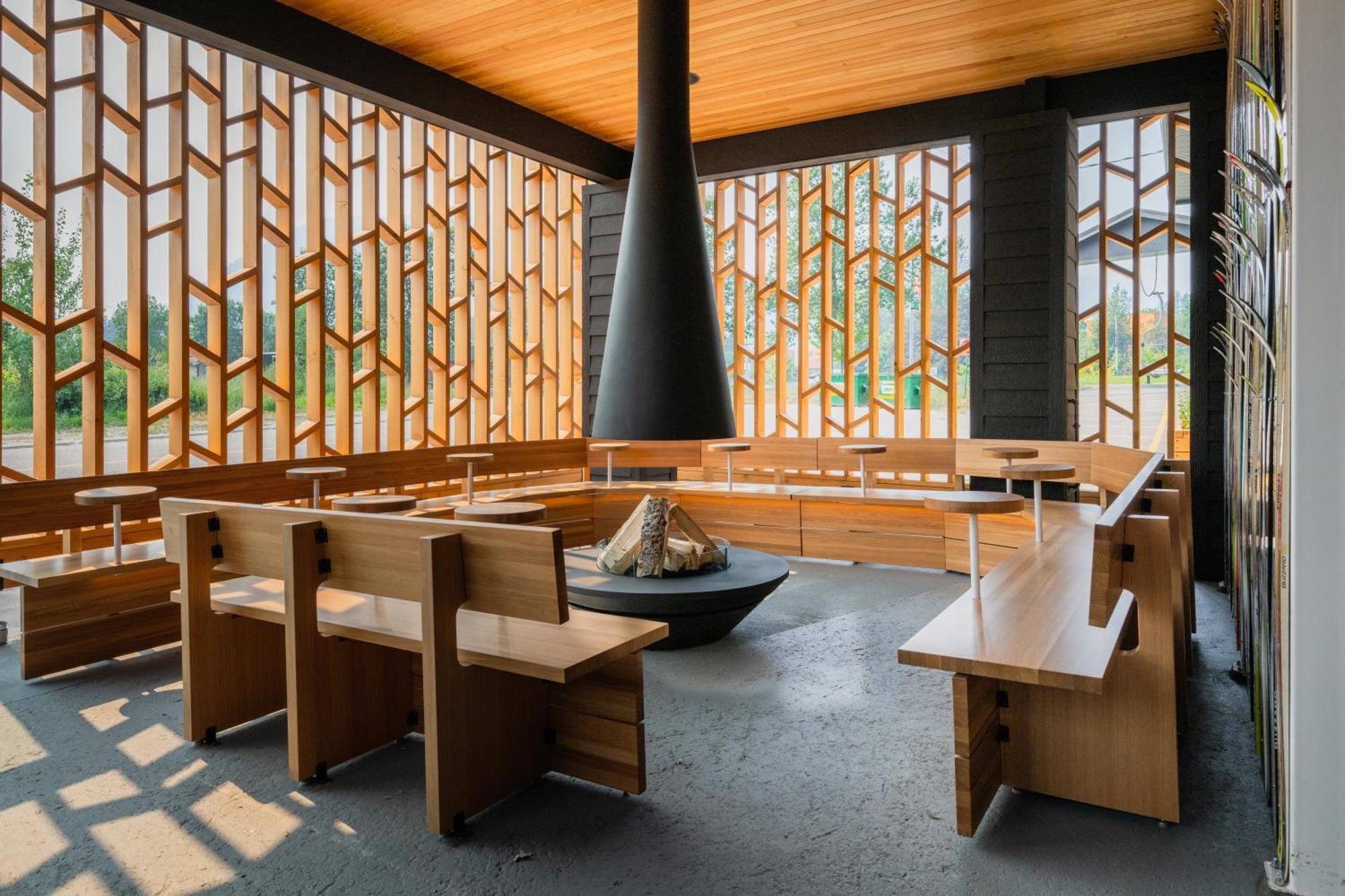 Vrge Revelstoke Hotel Buitenkant foto